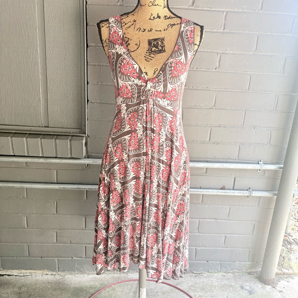 Elegant Sleeveless Floral Midi Dress